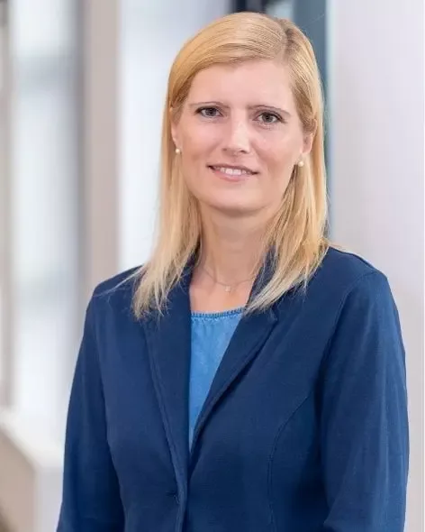 <p>elisabeth toth</p>