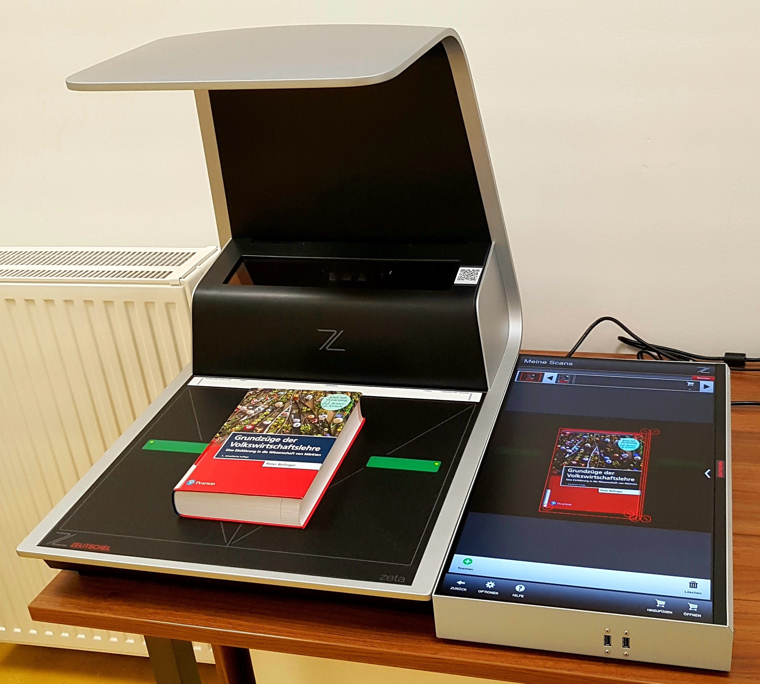 Foto vom neuen Buchscanner in der Bibliothek.