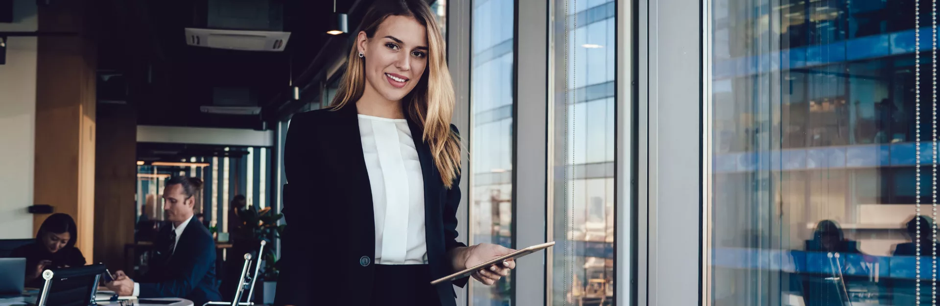 Frau im Business Outfit